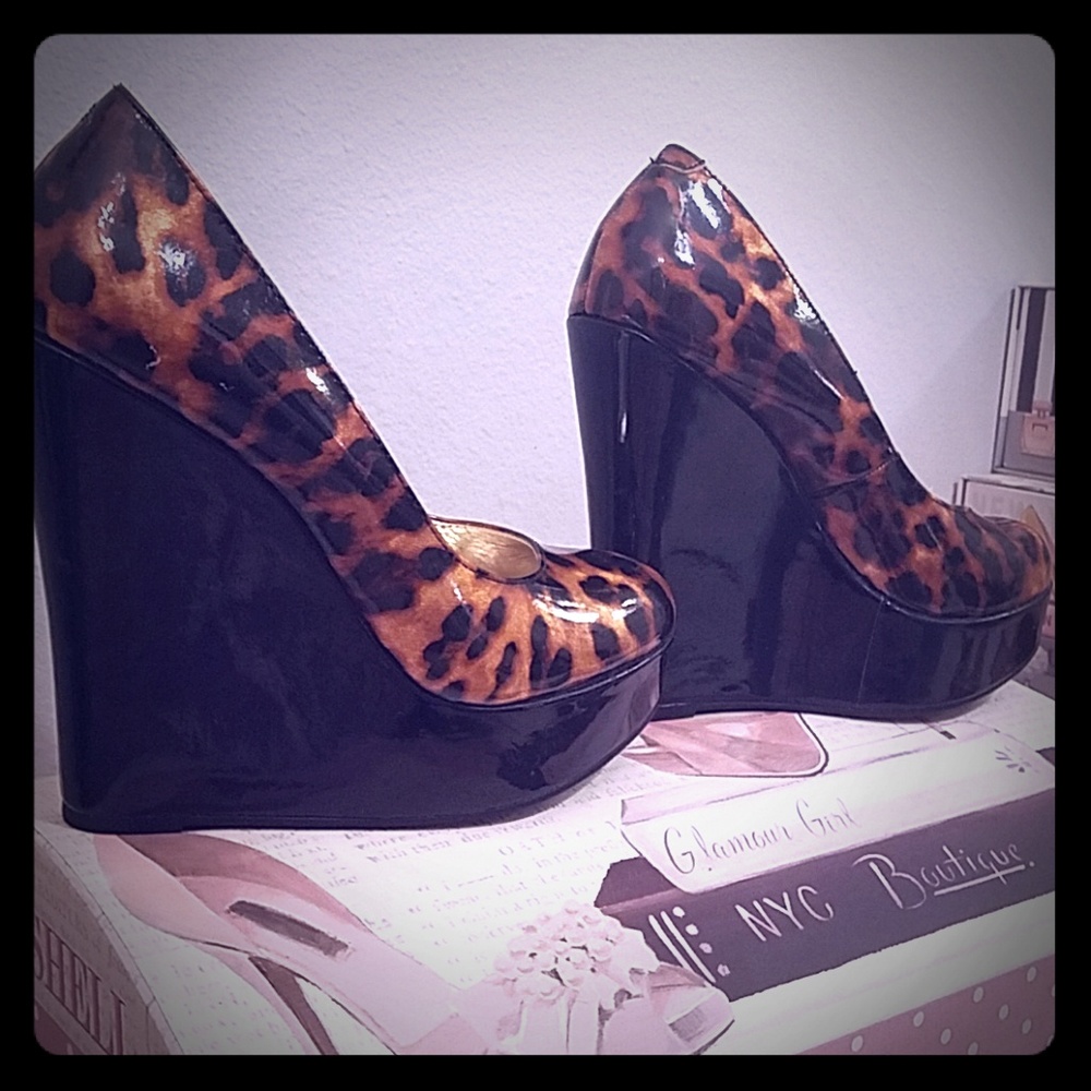 Leonard print platform heels